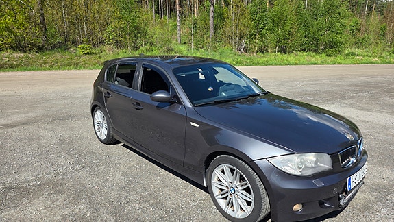 BMW 120d 4 of 5