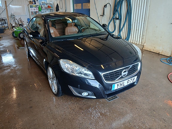 Volvo C70 2 of 5