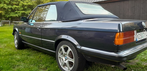 BMW 320i 3 of 5