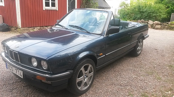 BMW 320i 2 of 5