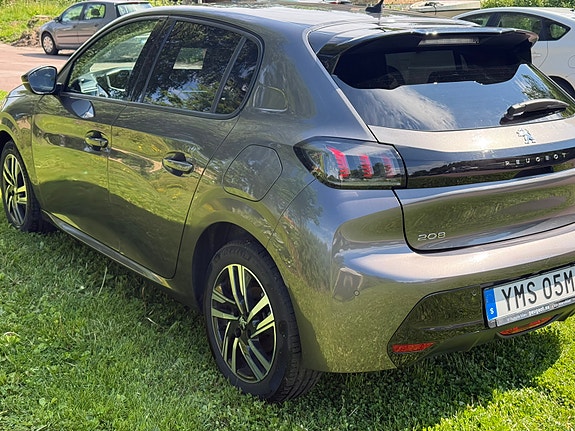 Peugeot 208 3 of 5