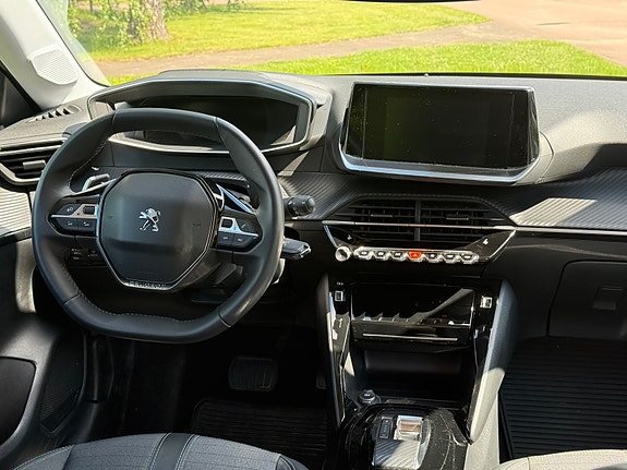 Peugeot 208 4 of 5