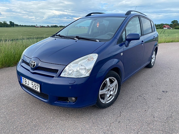Toyota Corolla Verso 3 of 5