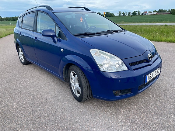 Toyota Corolla Verso 4 of 5