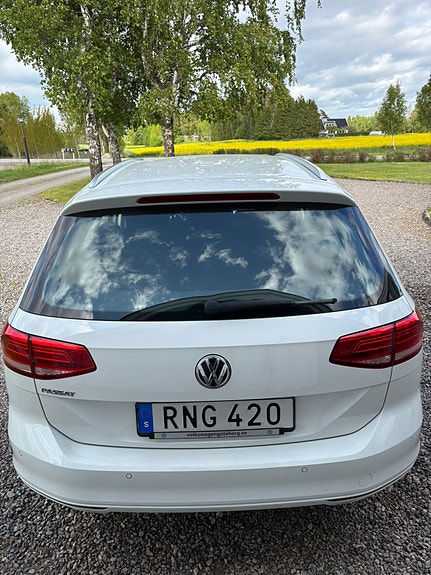 Volkswagen Passat 4 of 9