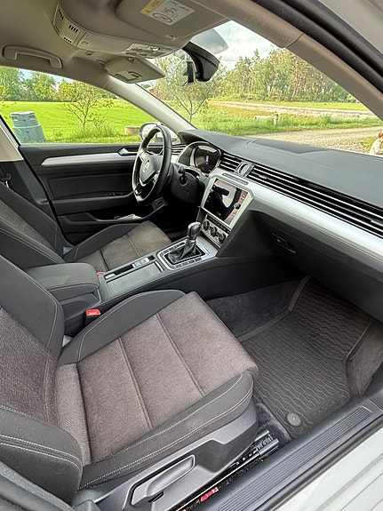 Volkswagen Passat 7 of 9