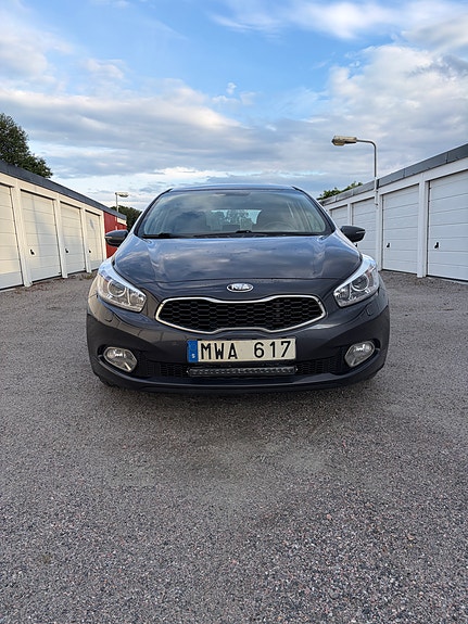 Kia Ceed 2 of 5