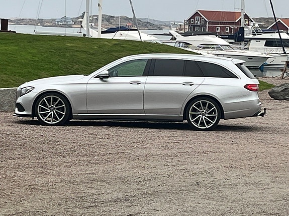 Mercedes-Benz E220 5 of 5
