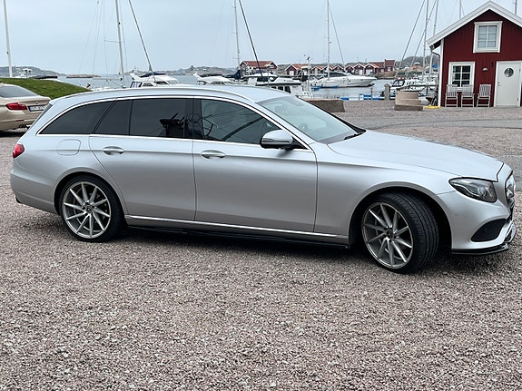 Mercedes-Benz E220 4 of 5