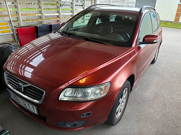 Volvo V50 2 of 5