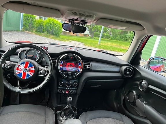 MINI Cooper 7 of 15