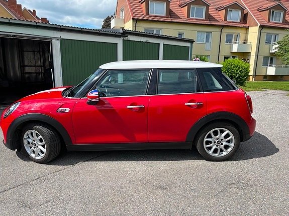 MINI Cooper 2 of 5