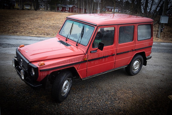 Mercedes-Benz G230 3 of 4