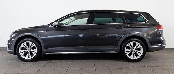 Volkswagen Passat Alltrack 3 of 5