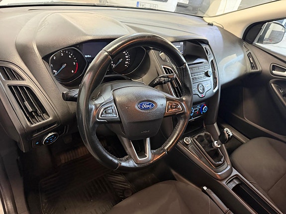 Ford Focus 9 of 12