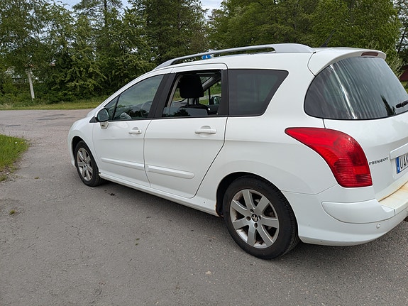 Peugeot 308 SW 4 of 5