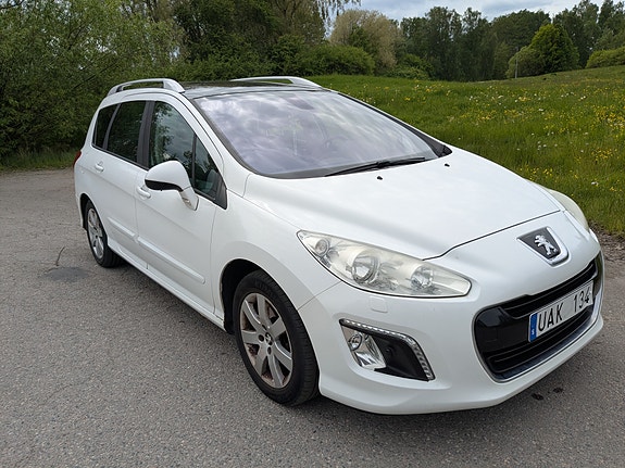 Peugeot 308 SW 3 of 5