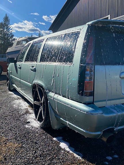Volvo V70 3 of 5