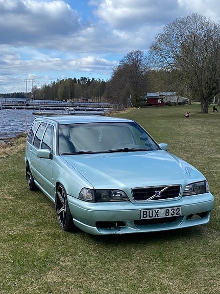 Volvo V70 4 of 5