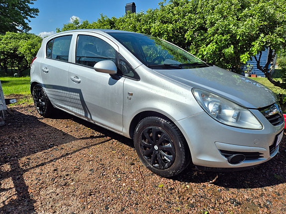 Opel Corsa 2 of 5