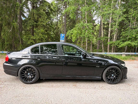 BMW 325d 4 of 5