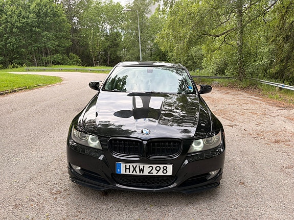BMW 325d 2 of 5