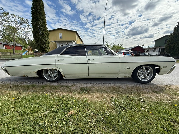 Chevrolet Impala 2 of 5