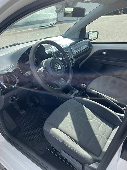 Volkswagen UP! 5 of 5