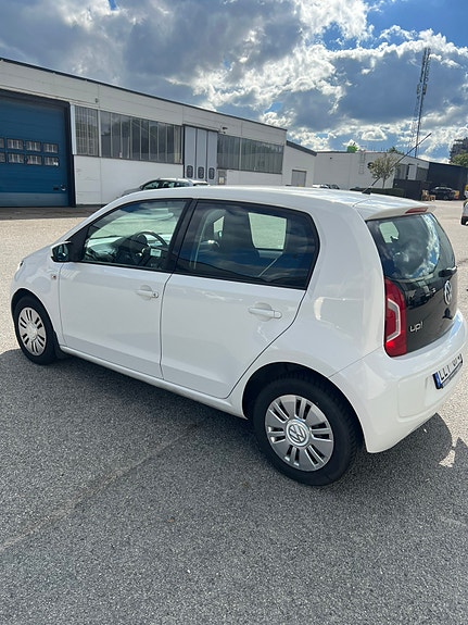 Volkswagen UP! 2 of 5