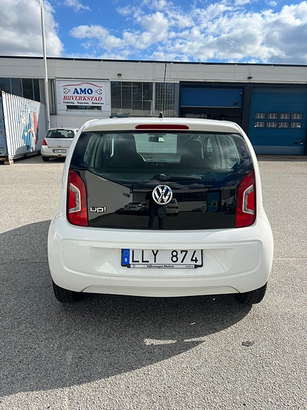 Volkswagen UP! 3 of 5