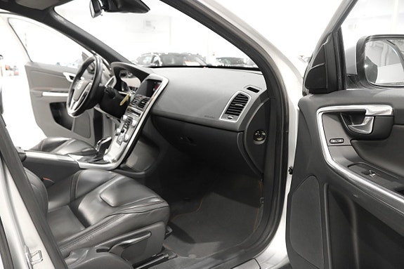 Volvo XC60 13 of 23