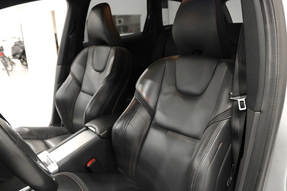 Volvo XC60 10 of 23