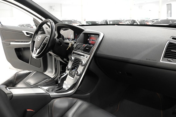 Volvo XC60 12 of 23