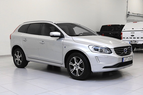 Volvo XC60 2 of 23