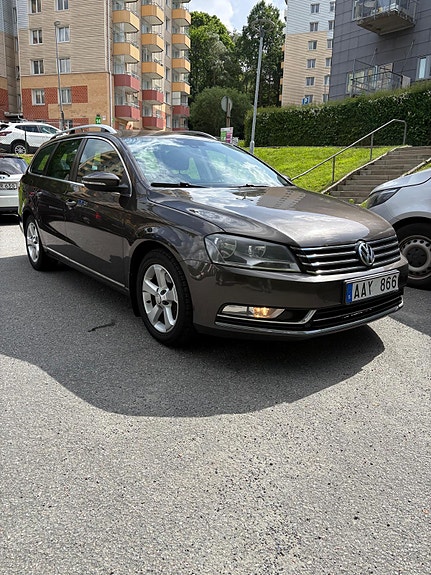 Volkswagen Passat 2 of 5
