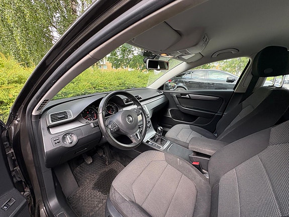Volkswagen Passat 3 of 5