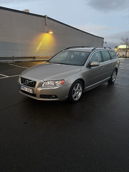 Volvo V70 3 of 7