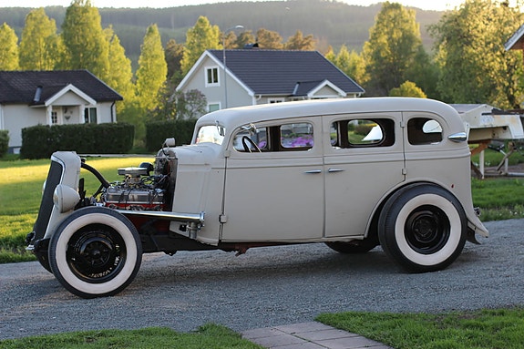 Chevrolet Master DeLuxe 2 of 5