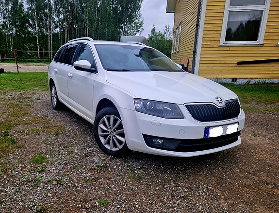 Skoda Octavia 2 of 5