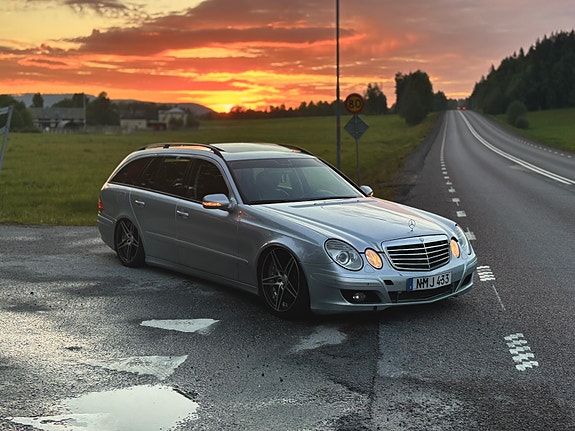 Mercedes-Benz E320 5 of 5