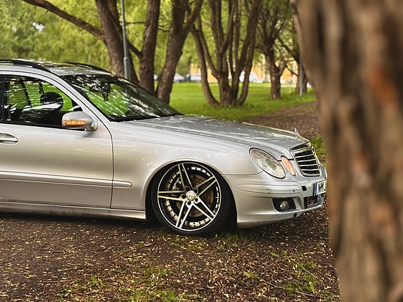 Mercedes-Benz E320 2 of 5