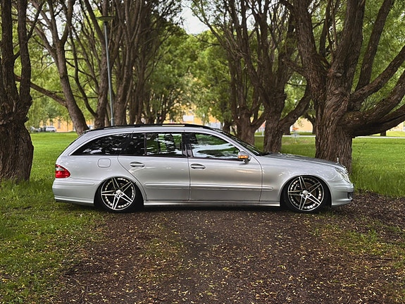 Mercedes-Benz E320 3 of 5
