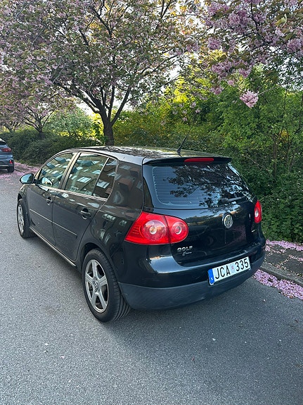 Volkswagen Golf V 2 of 5
