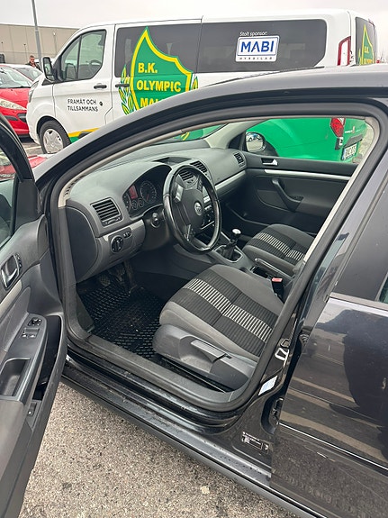 Volkswagen Golf V 5 of 5