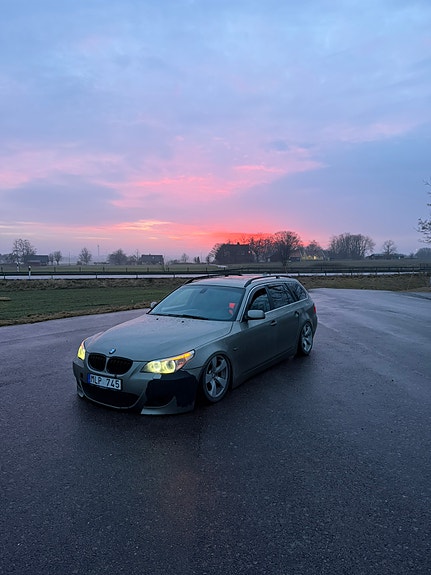 BMW 525d 4 of 8