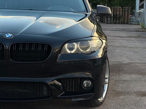 BMW 520d 3 of 5