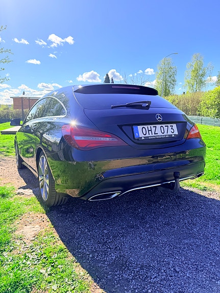 Mercedes-Benz CLA200 3 of 5