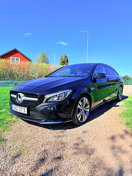 Mercedes-Benz CLA200 2 of 5