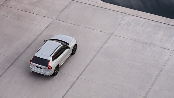 Volvo XC60 2 of 17