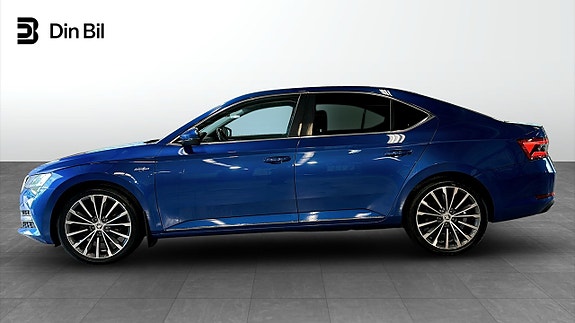Skoda Superb 2 of 5